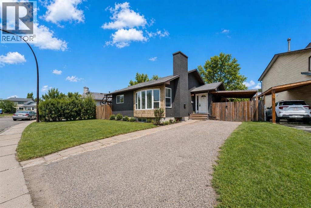 19 Castlepark Way Ne, Calgary, Alberta  T3J 1R7 - Photo 1 - A2297081