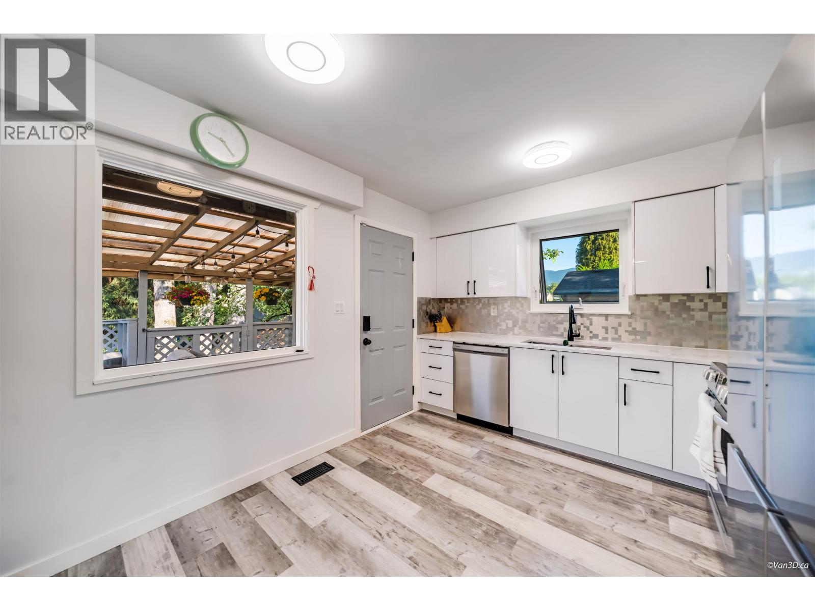 890 Westwood Street, Coquitlam, British Columbia  V3C 3L3 - Photo 7 - R3122036