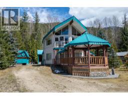 6209 Sawczuk Road Sawczuk Road, Trout Lake, British Columbia