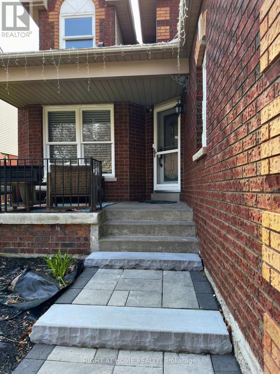 42 Brownell Street, Whitby, Ontario  L1R 2E9 - Photo 2 - E13114406
