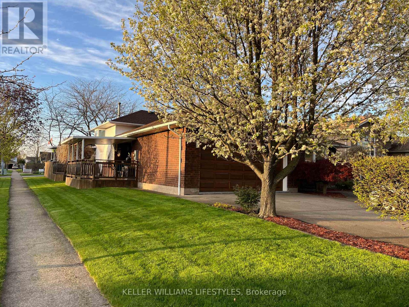 121 Cedarvale Crescent, Welland, Ontario  L3C 6W6 - Photo 3 - X13114632