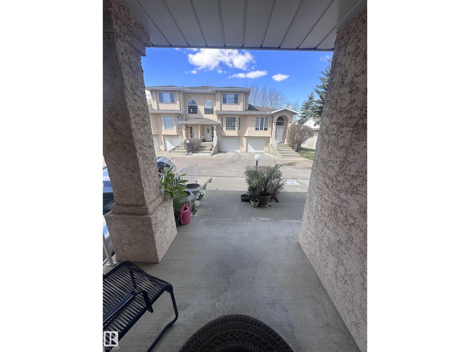 1636 Jamha Rd Nw, Edmonton, Alberta  T6L 6V7 - Photo 2 - E4487104