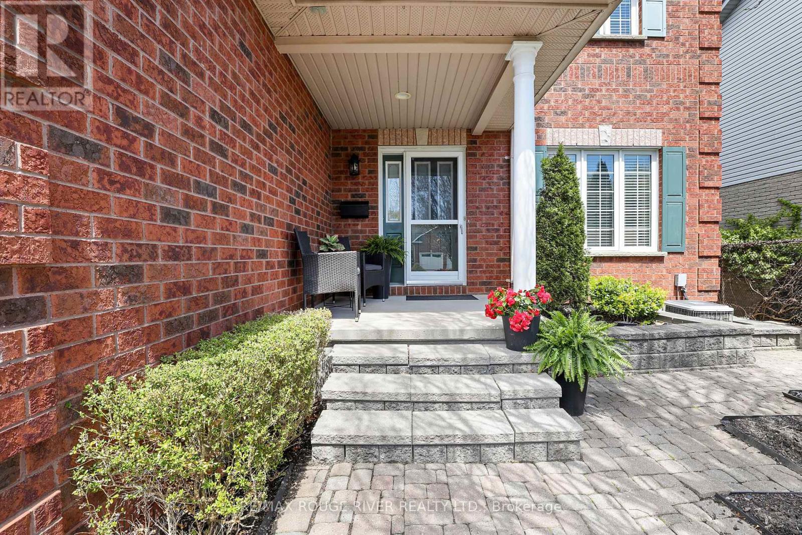 38 Worthington Drive, Clarington, Ontario  L1E 3A5 - Photo 3 - E13114608