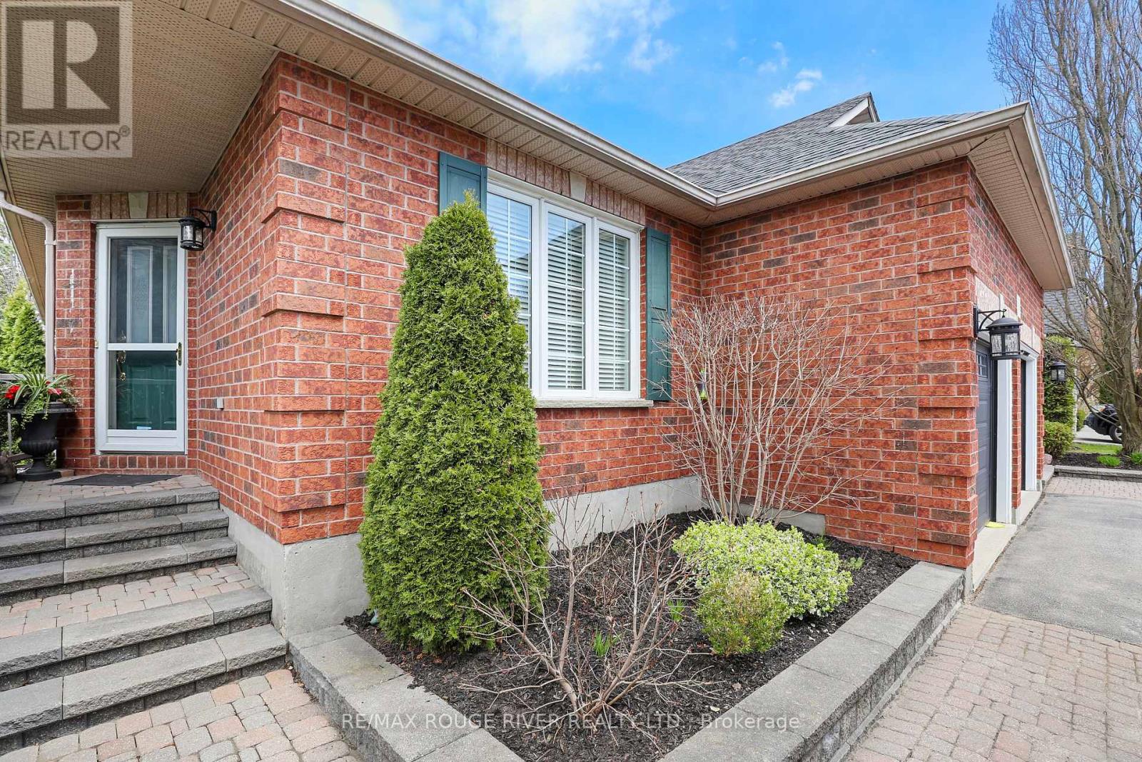 38 Worthington Drive, Clarington, Ontario  L1E 3A5 - Photo 4 - E13114608