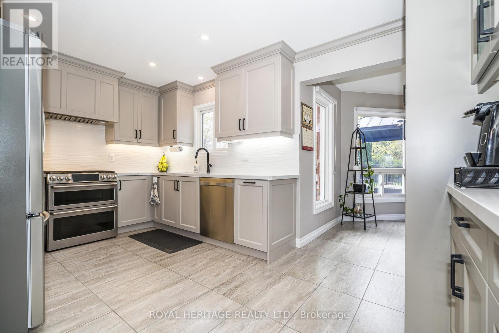 525 Sundown Crescent, Pickering, Ontario  L1V 6A8 - Photo 12 - E13114742