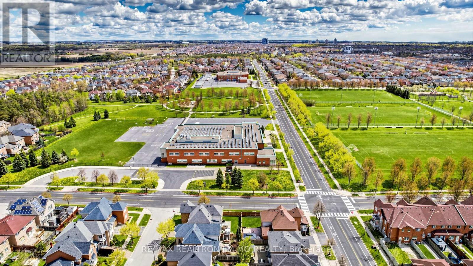 6 Majestic Drive, Markham, Ontario  L6C 2B2 - Photo 5 - N13114620