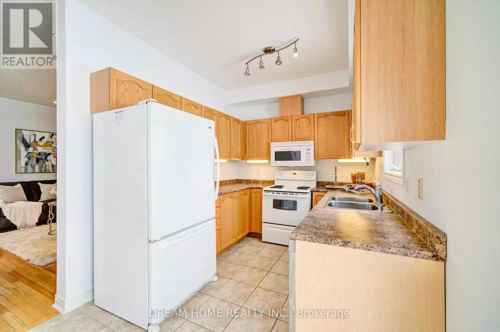 208 Tom Taylor Crescent, Newmarket, Ontario  L3X 3E8 - Photo 10 - N13114642