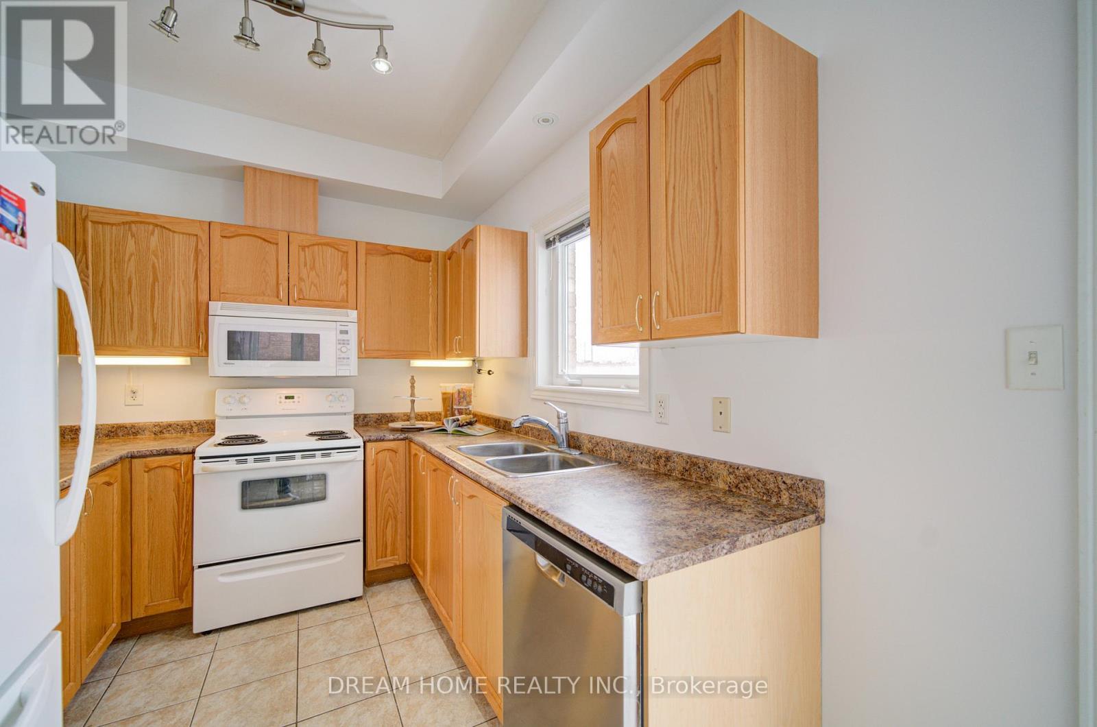 208 Tom Taylor Crescent, Newmarket, Ontario  L3X 3E8 - Photo 12 - N13114642