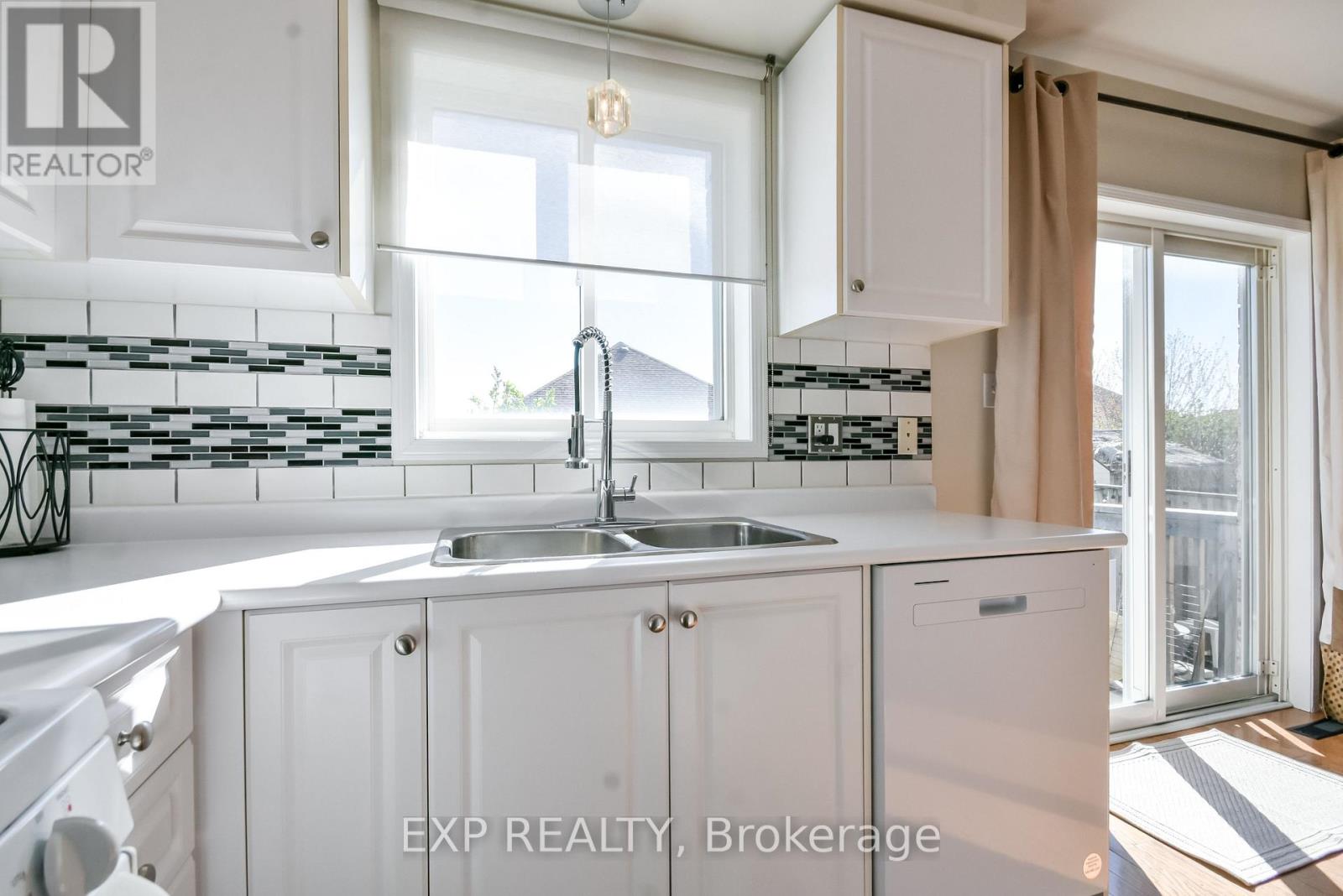 15 Trevino Circle, Barrie (East Bayfield), Ontario  L4M 6V4 - Photo 10 - S13114674