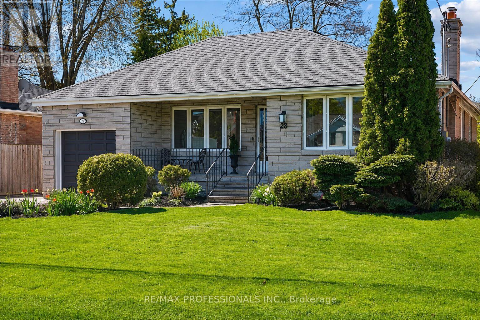 28 Spring Garden Road, Toronto, Ontario  M8Z 3X1 - Photo 2 - W13114730