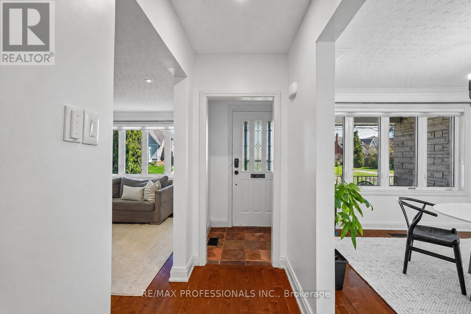 28 Spring Garden Road, Toronto, Ontario  M8Z 3X1 - Photo 3 - W13114730