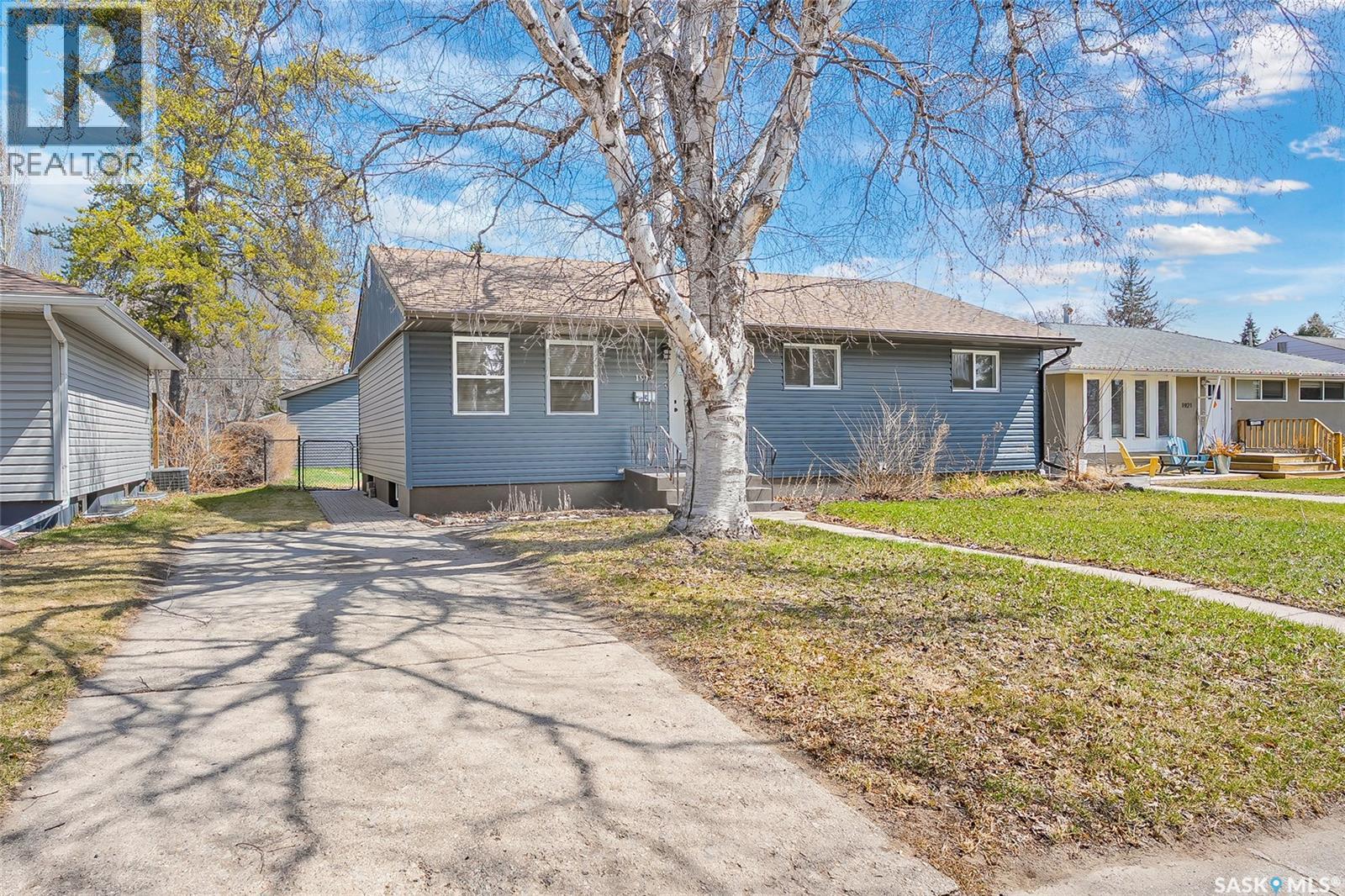 1917 Cairns Avenue, Saskatoon, Saskatchewan  S7J 1T3 - Photo 2 - SK035632