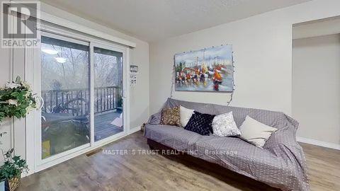 Unit 4 - 117 Erb Street W, Waterloo, Ontario  N2L 1T6 - Photo 2 - X13114566