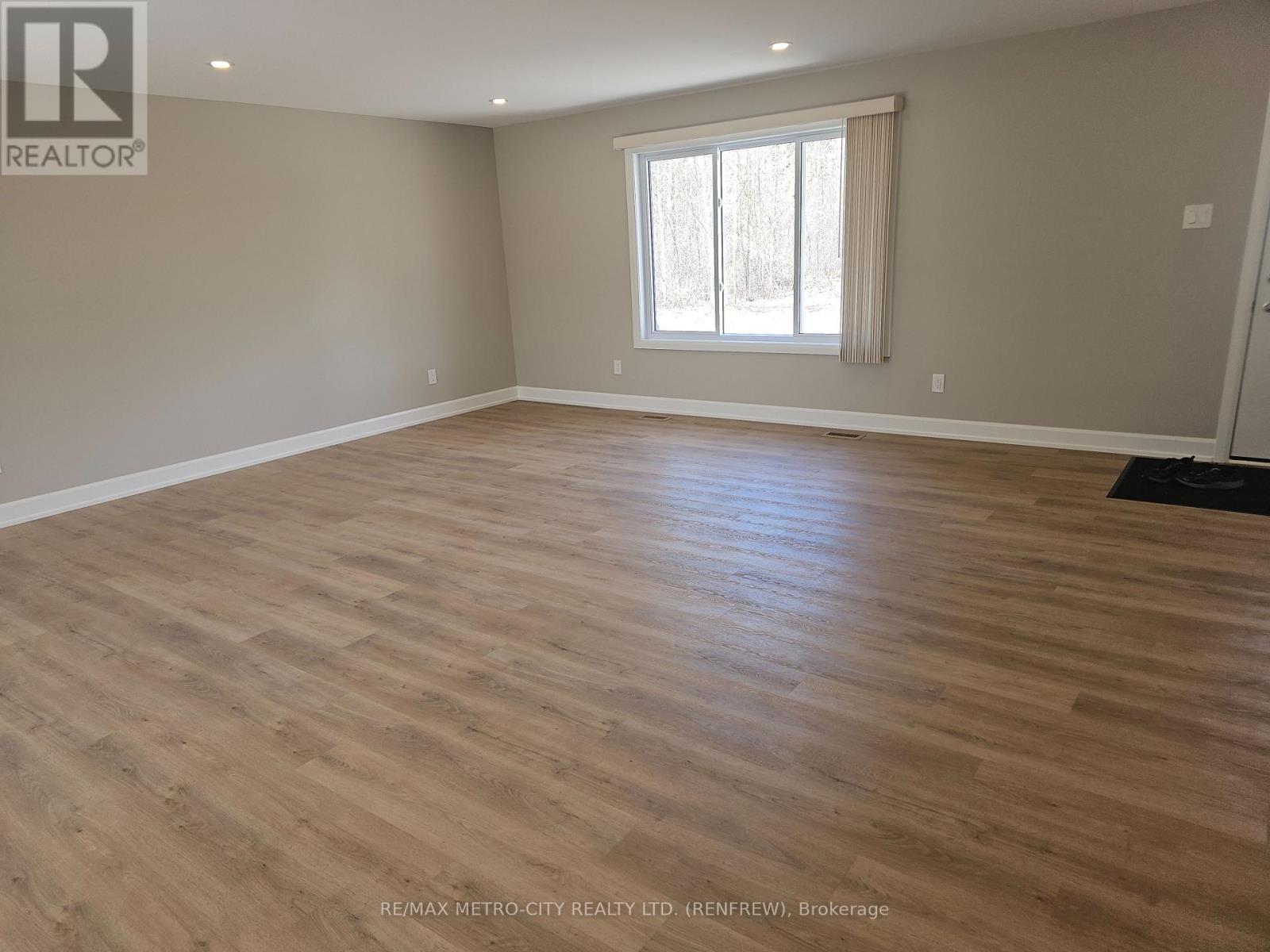 A - 321a Usborne Street, Mcnab/braeside, Ontario  K7S 1W2 - Photo 3 - X13114808