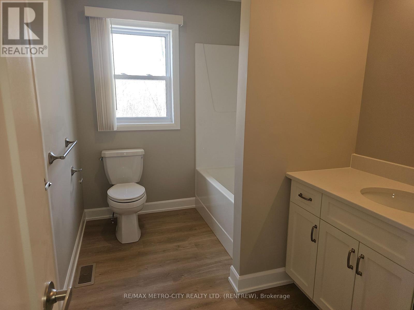 A - 321a Usborne Street, Mcnab/braeside, Ontario  K7S 1W2 - Photo 4 - X13114808