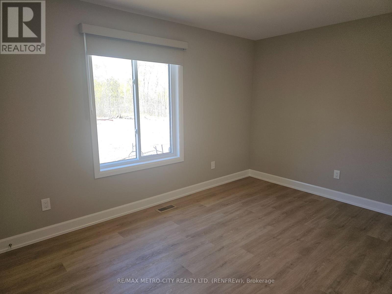 A - 321a Usborne Street, Mcnab/braeside, Ontario  K7S 1W2 - Photo 6 - X13114808