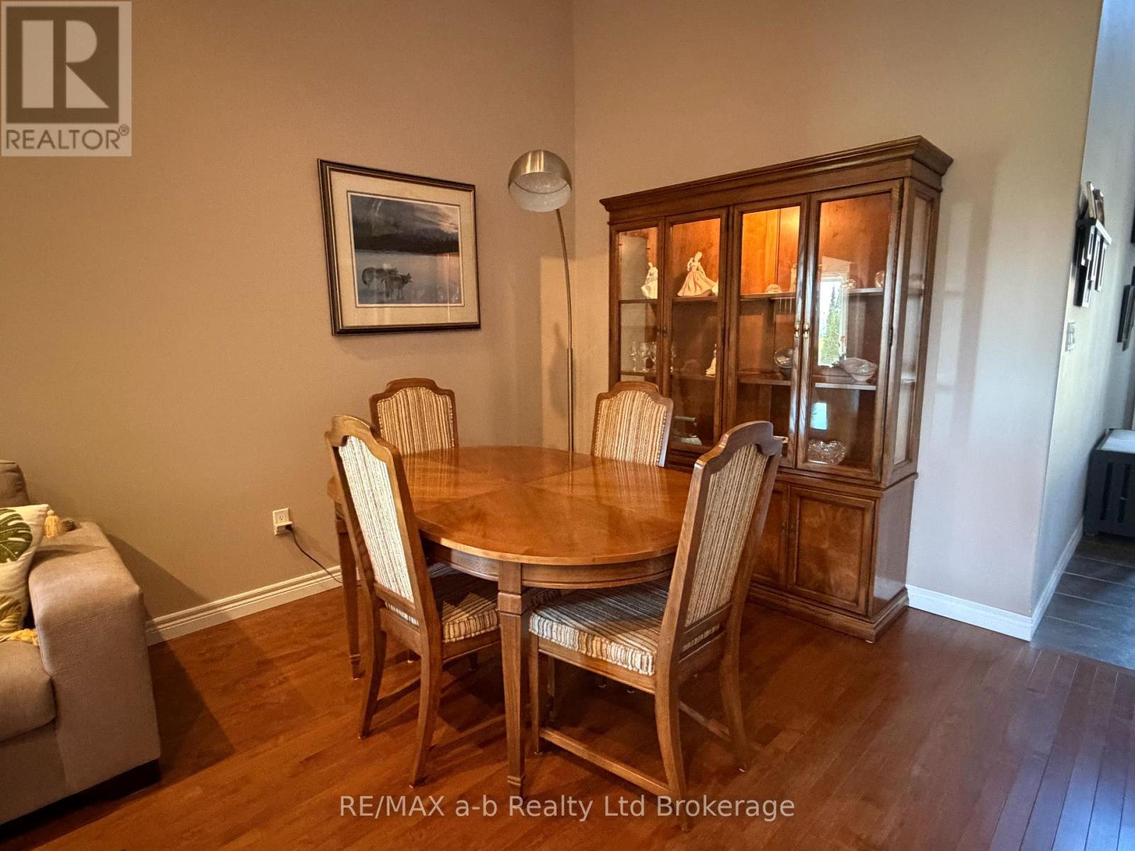 717 Garden Court Crescent, Woodstock, Ontario  N4T 0A2 - Photo 6 - X13114290