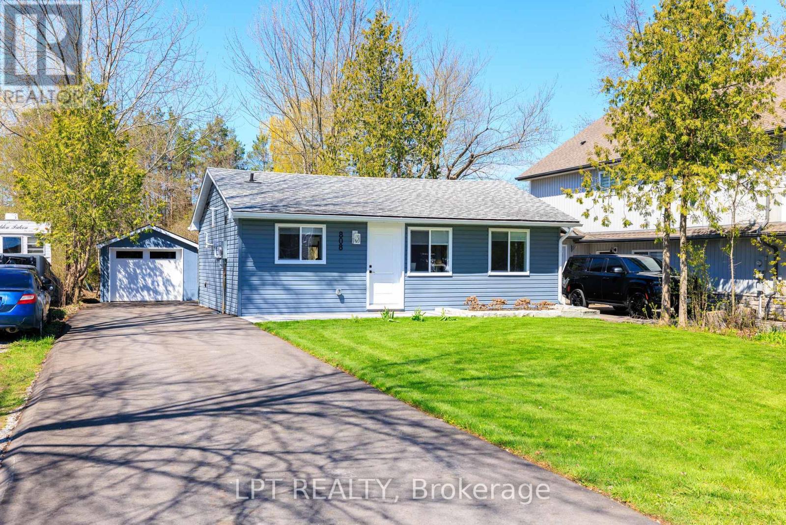 808 Montsell Avenue, Georgina, Ontario  L0E 1S0 - Photo 4 - N12890164