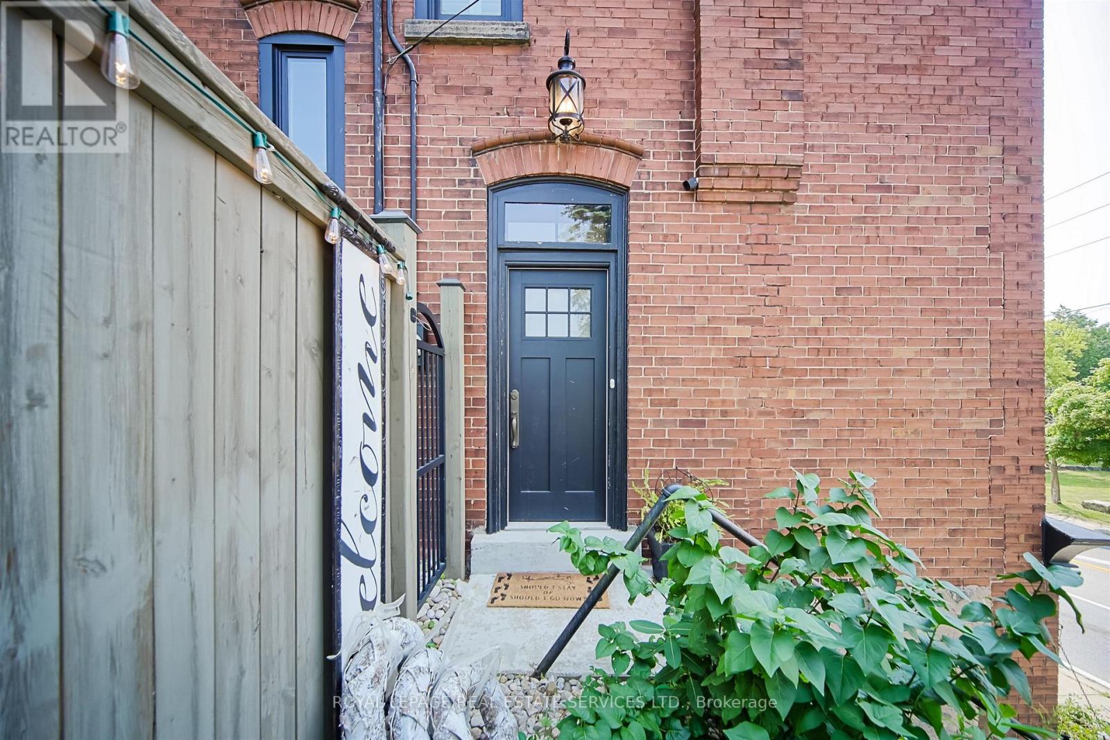 11 Main Street S, Milton, Ontario  L0P 1B0 - Photo 5 - W12794562