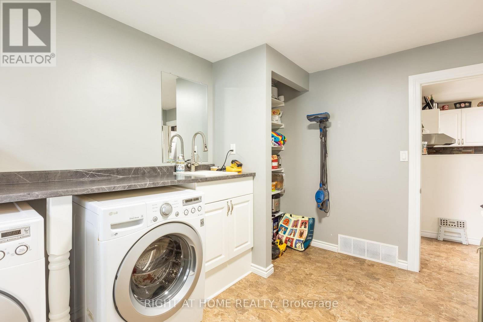 18 Duke Street, Clarington, Ontario  L1C 2T8 - Photo 13 - E13114876