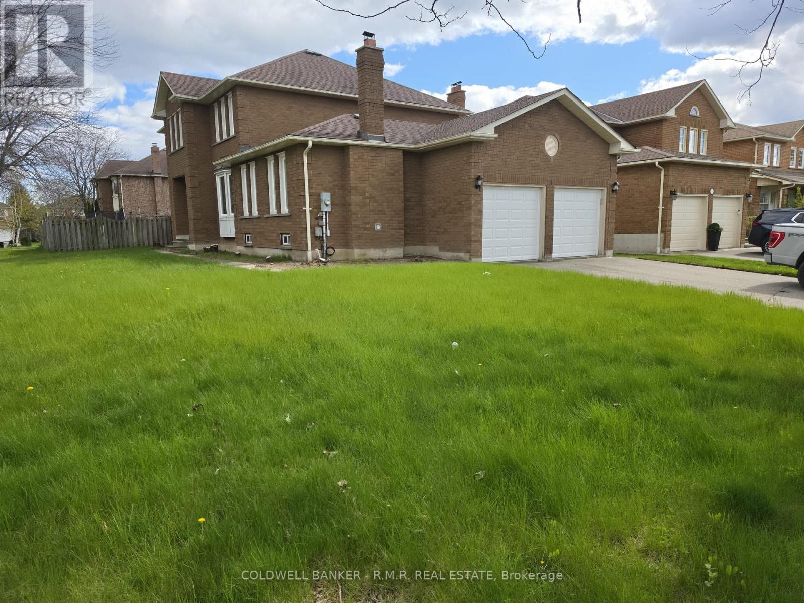 11 FOSTER CRESCENT, Whitby, Ontario