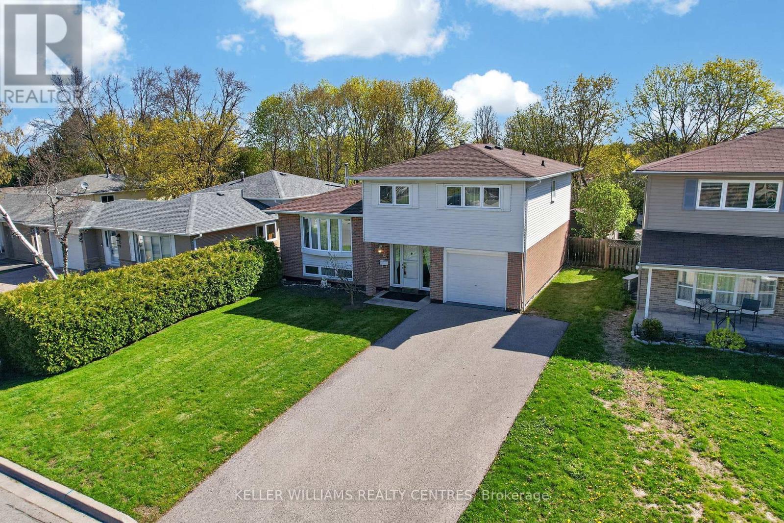 13 LAURENTIDE AVENUE, Aurora, Ontario