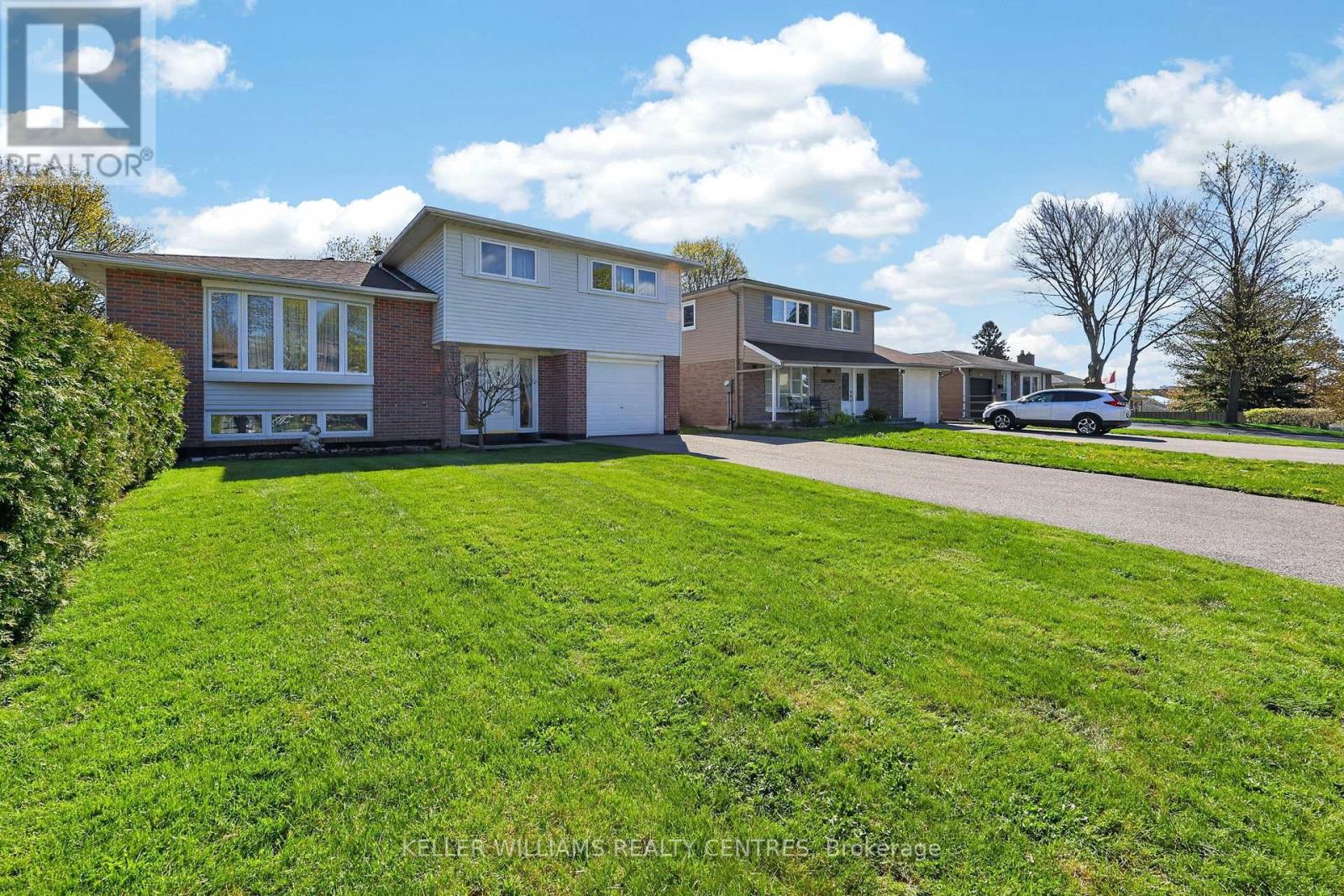 13 Laurentide Avenue, Aurora, Ontario  L4G 3B3 - Photo 3 - N13114860