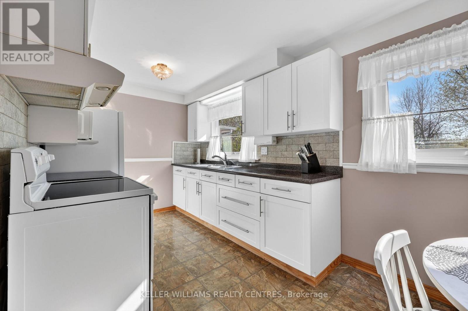 13 Laurentide Avenue, Aurora, Ontario  L4G 3B3 - Photo 5 - N13114860