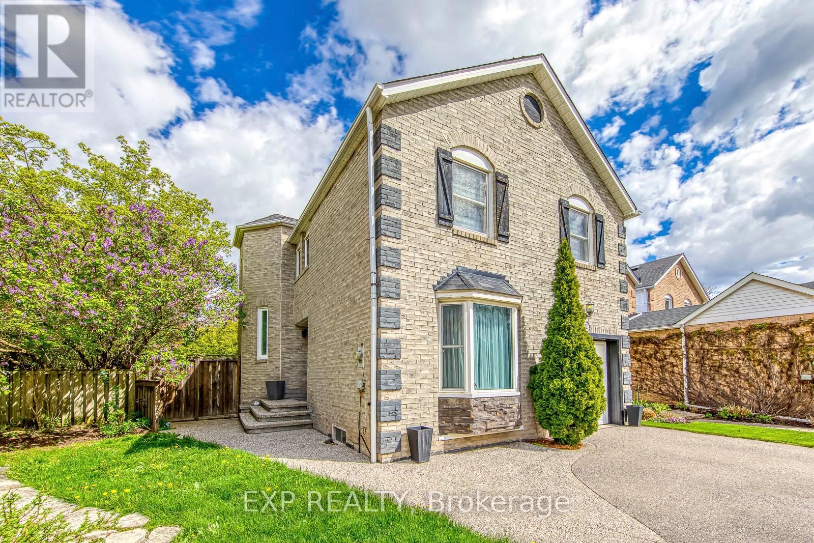 1225 Hedgestone Crescent, Oakville, Ontario  L6M 1X6 - Photo 3 - W13114806