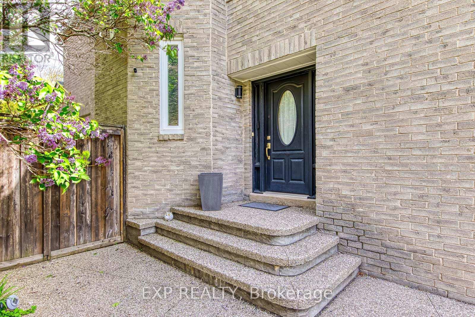 1225 Hedgestone Crescent, Oakville, Ontario  L6M 1X6 - Photo 4 - W13114806