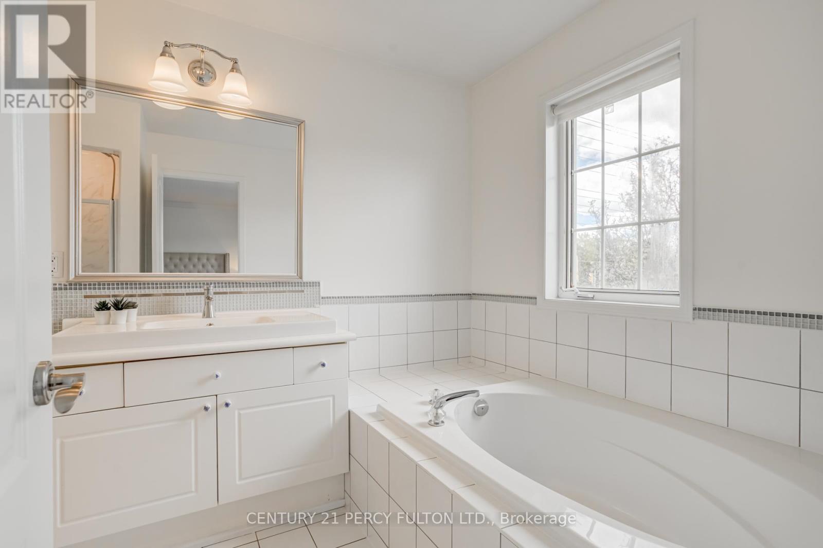 5988 Long Valley Road, Mississauga, Ontario  L5M 6K4 - Photo 25 - W13114862