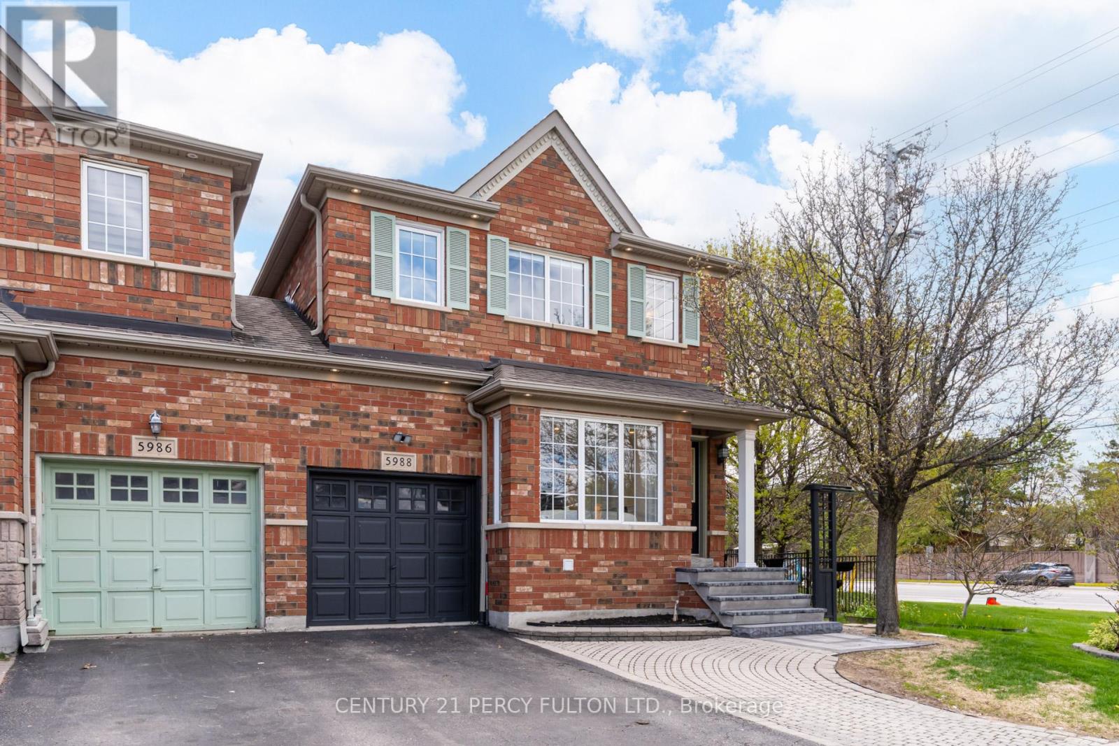 5988 Long Valley Road, Mississauga, Ontario  L5M 6K4 - Photo 3 - W13114862