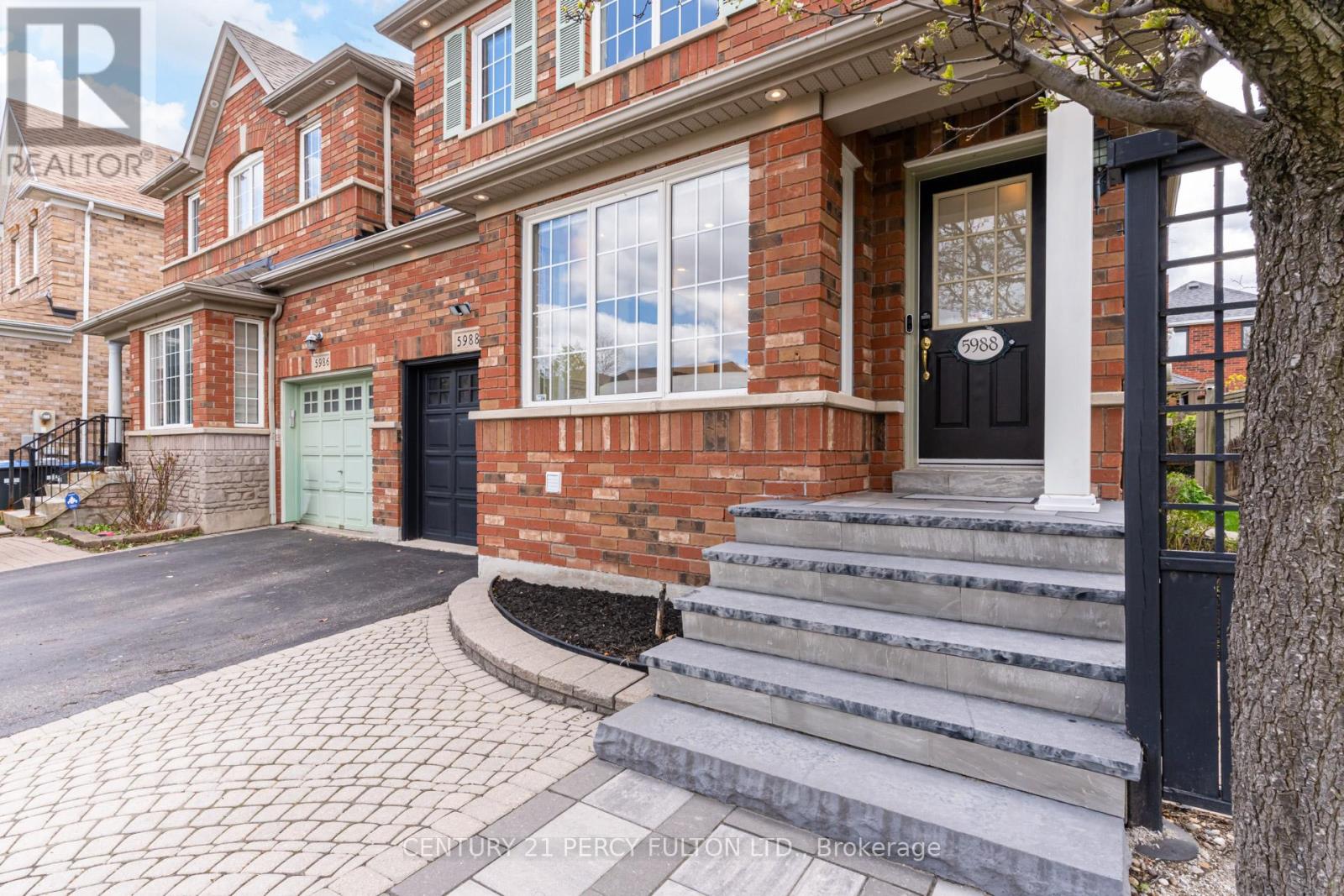 5988 Long Valley Road, Mississauga, Ontario  L5M 6K4 - Photo 4 - W13114862