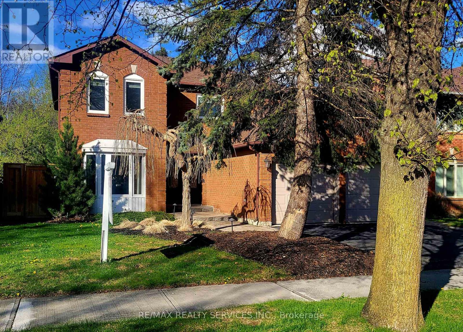 28 CHICKADEE CRESCENT, Brampton, Ontario