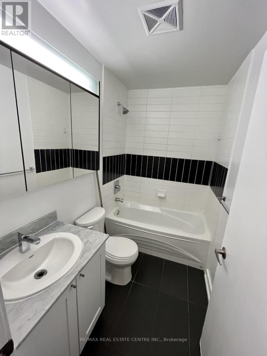 1008 - 4070 Confederation Parkway, Mississauga, Ontario  L5B 0E9 - Photo 13 - W13114884