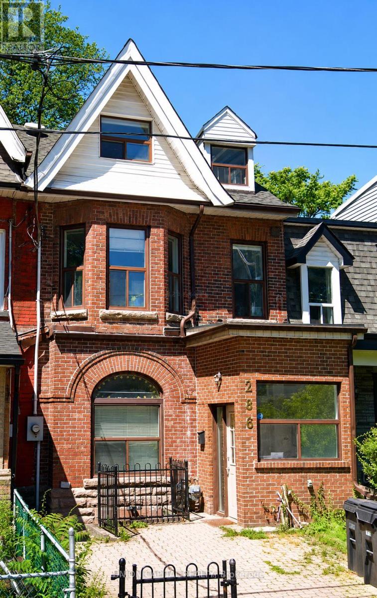 286 ROBERT STREET, Toronto, Ontario