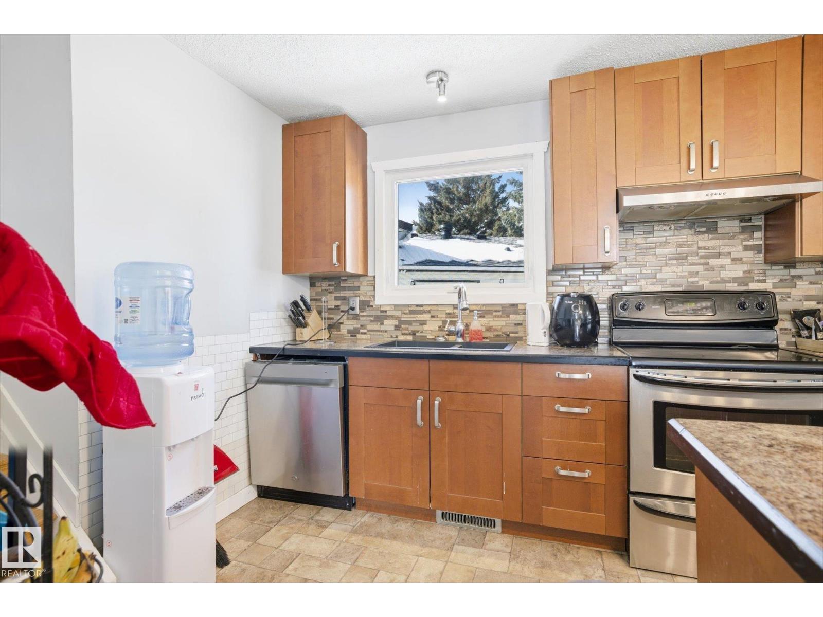 9009 102 Av, Morinville, Alberta  T8R 1B5 - Photo 9 - E4476318