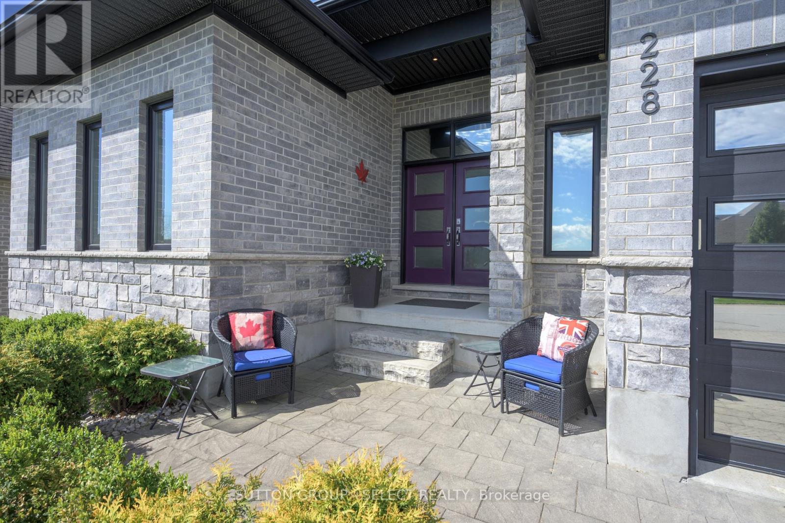 228 Martin Drive, Middlesex Centre, Ontario  N0M 2A0 - Photo 2 - X13114932