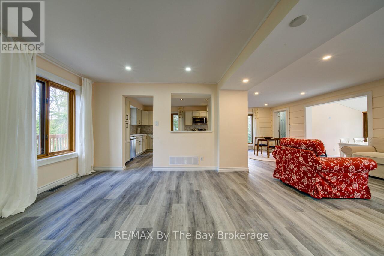 646 Oxbow Park Drive, Wasaga Beach, Ontario  L9Z 2V2 - Photo 16 - S13114826