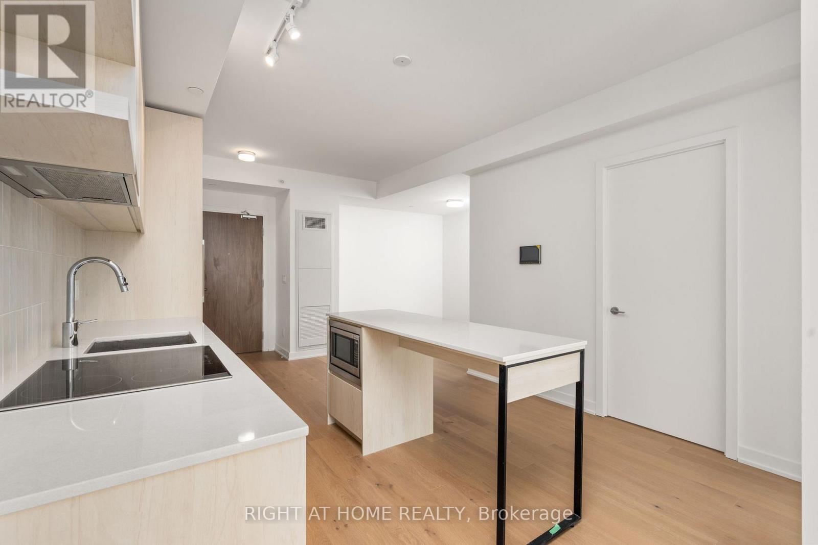305 - 1161 Kingston Road, Toronto, Ontario  M4E 1T4 - Photo 7 - E13114912