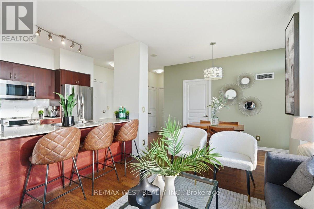 3302 - 2240 Lake Shore Boulevard W, Toronto, Ontario  M8V 0B1 - Photo 8 - W12999964