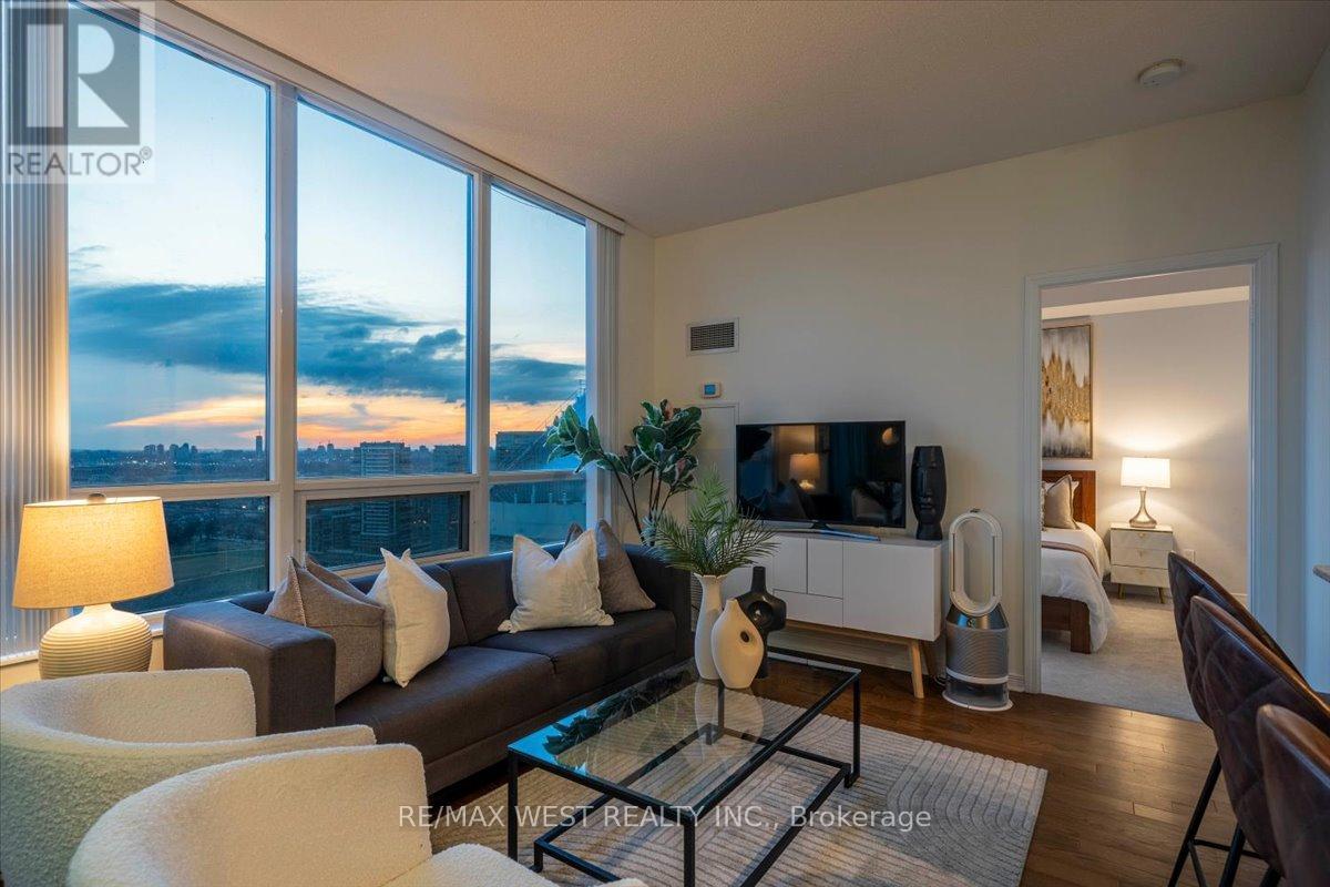 3302 - 2240 Lake Shore Boulevard W, Toronto, Ontario  M8V 0B1 - Photo 4 - W12999964