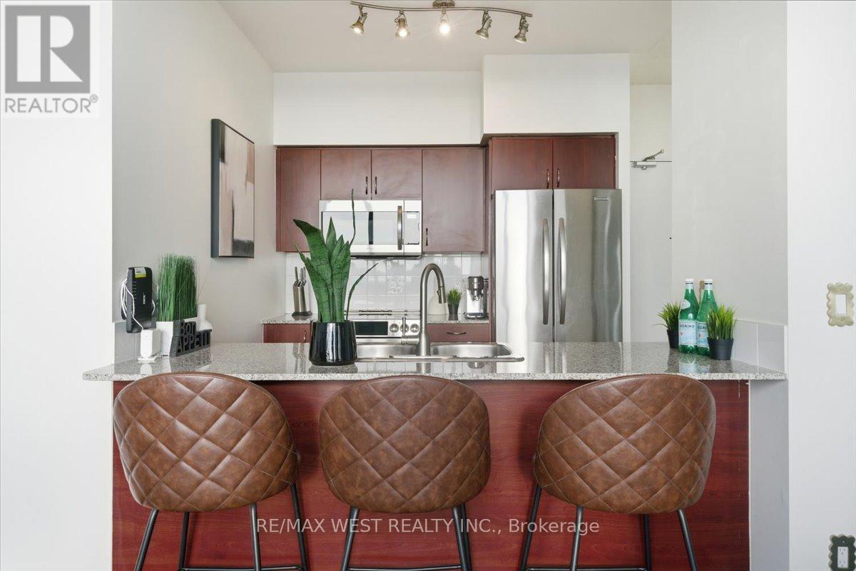 3302 - 2240 Lake Shore Boulevard W, Toronto, Ontario  M8V 0B1 - Photo 5 - W12999964