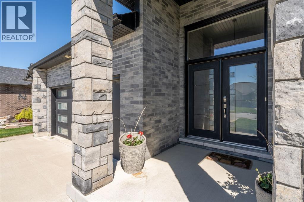 736 Remington Court, Sarnia photo 3