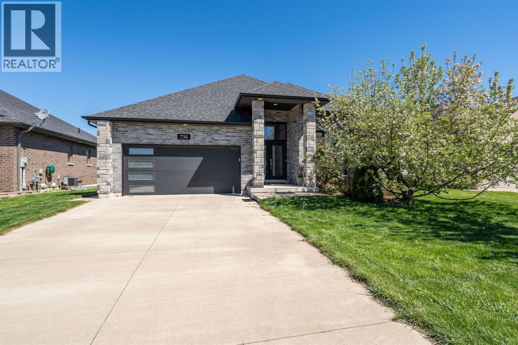 736 Remington Court, Sarnia photo 2