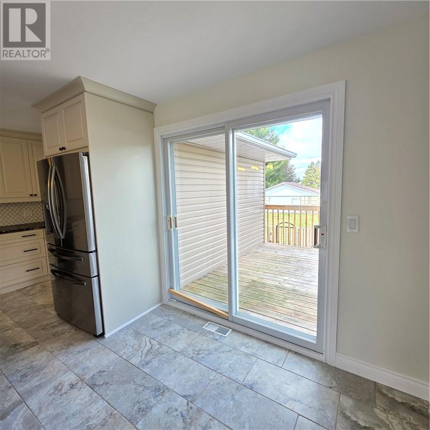 3225 Parkdale Crescent, Val Caron, Ontario  P3N 1A7 - Photo 10 - 2127657