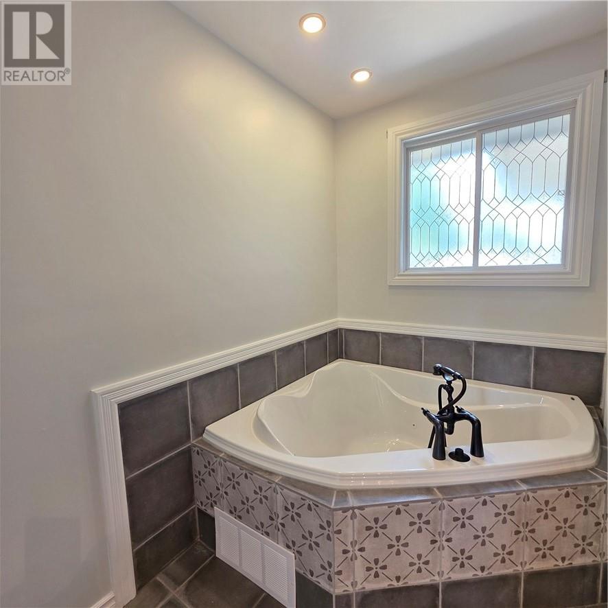 3225 Parkdale Crescent, Val Caron, Ontario  P3N 1A7 - Photo 16 - 2127657