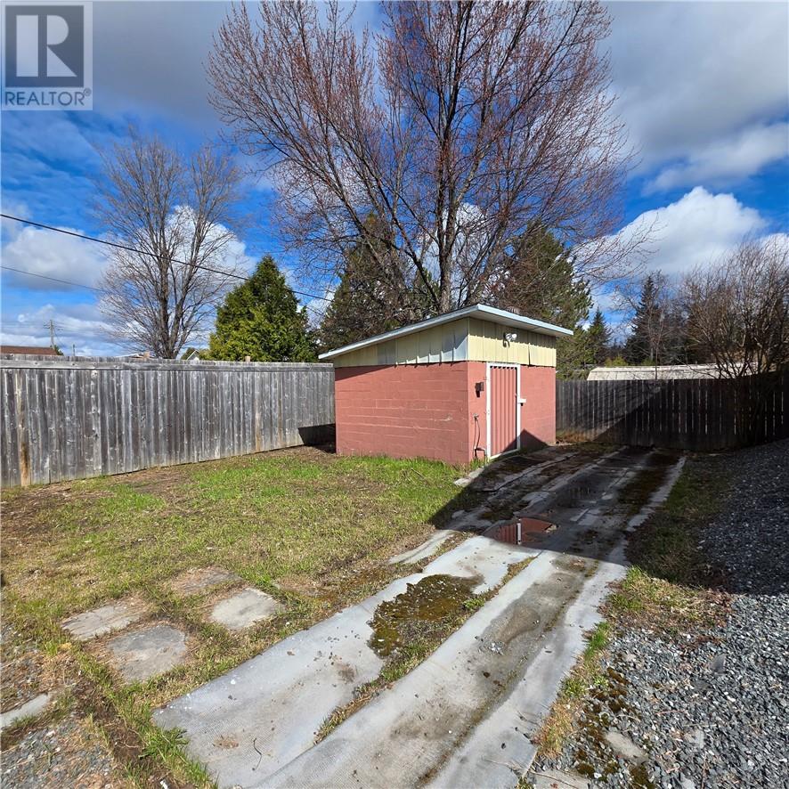 3225 Parkdale Crescent, Val Caron, Ontario  P3N 1A7 - Photo 34 - 2127657