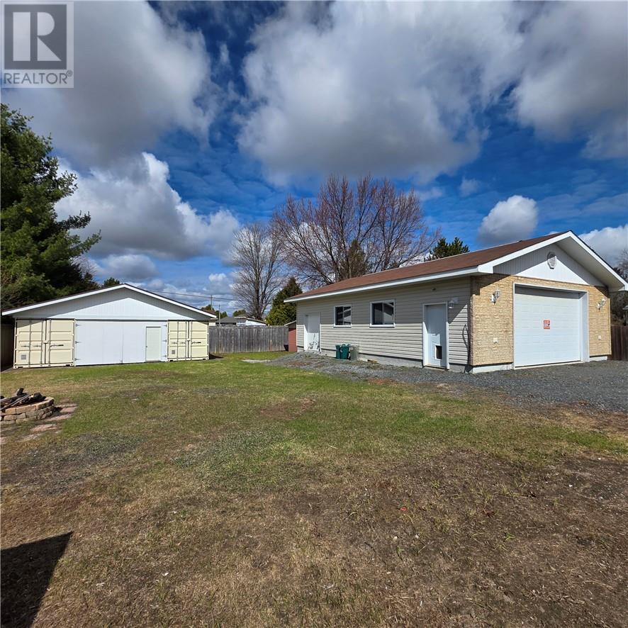 3225 Parkdale Crescent, Val Caron, Ontario  P3N 1A7 - Photo 38 - 2127657