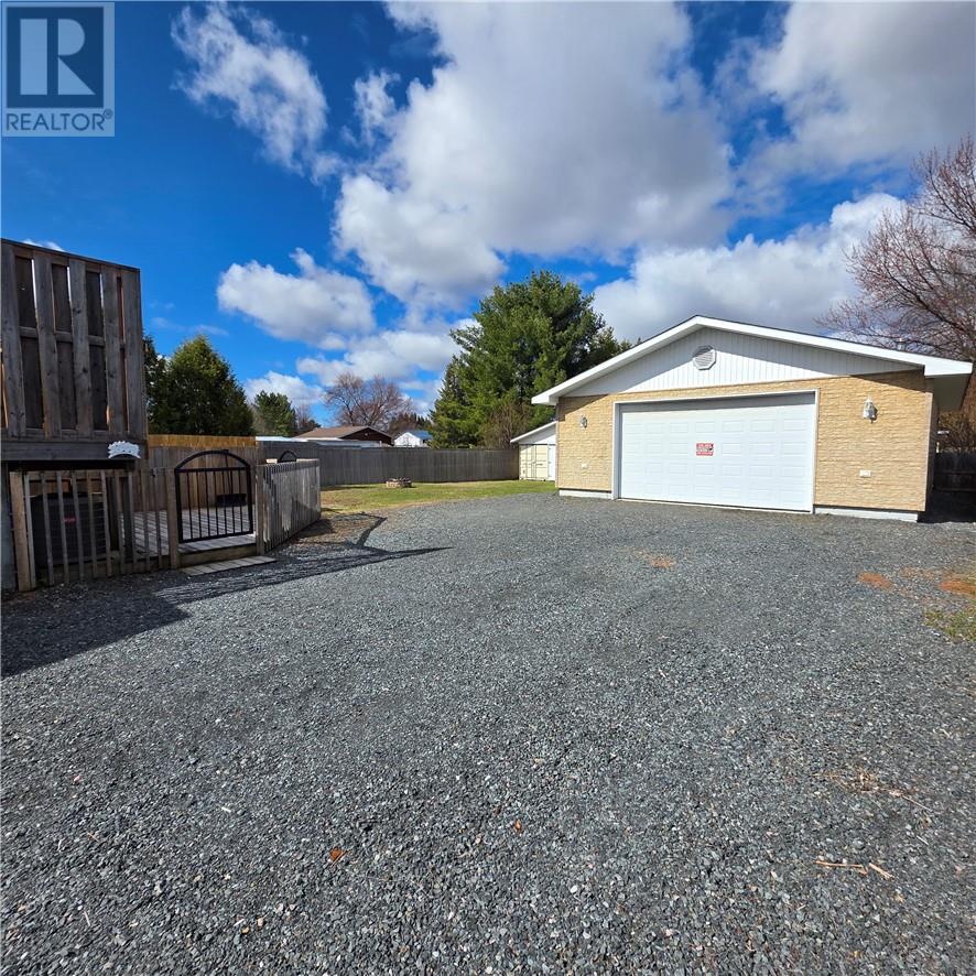 3225 Parkdale Crescent, Val Caron, Ontario  P3N 1A7 - Photo 39 - 2127657